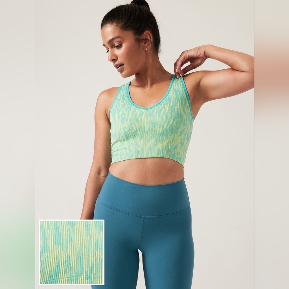 Athleta Aurora Seamless Ribbed Cropped Tank Top Medium Borealis Green V Neck NWT